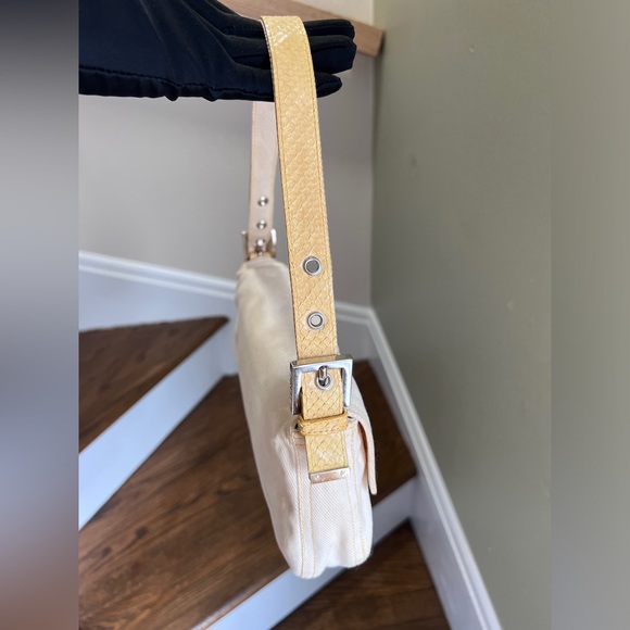 Auth🤍Vintage Fendi baguette. White/Beige.🐍Snakeskin - Picture 7 of 17